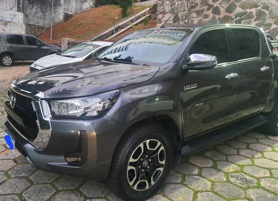 TOYOTA HILUX 2.8 D-4D TURBO DIESEL CD SRV 4X4 AUTOMÁTICO